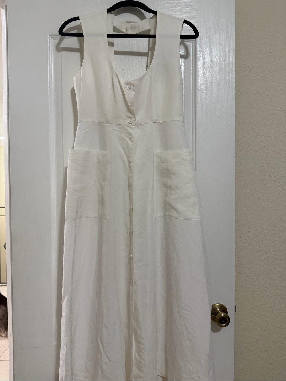 Sleeveless White Button-Front Maxi Dress with Patch Pockets